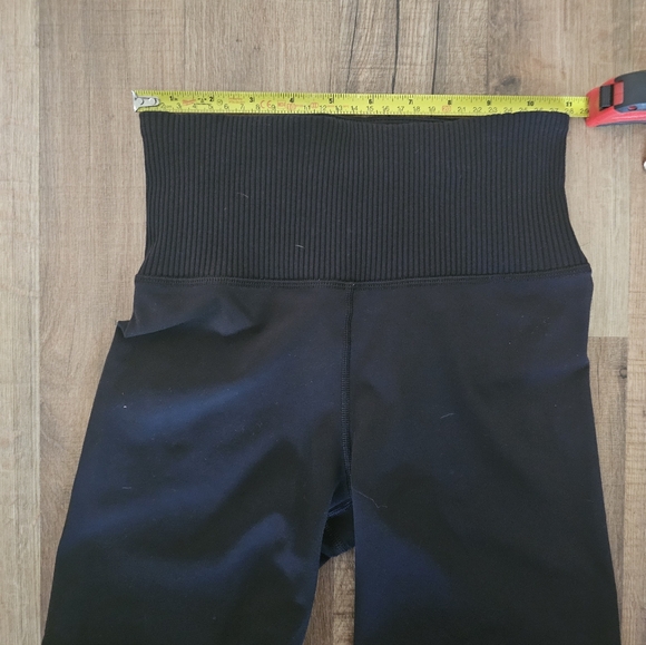 Black Vuori Ribbed Top Bike Shorts - Picture 3 of 4